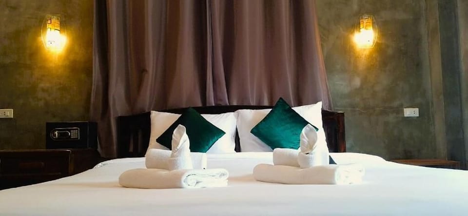 Deluxe Double Room, City View | In-room safe, desk, blackout drapes, WiFi (free)
