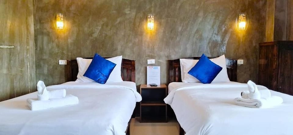 Deluxe Twin Room, City View | In-room safe, desk, blackout drapes, WiFi (free)