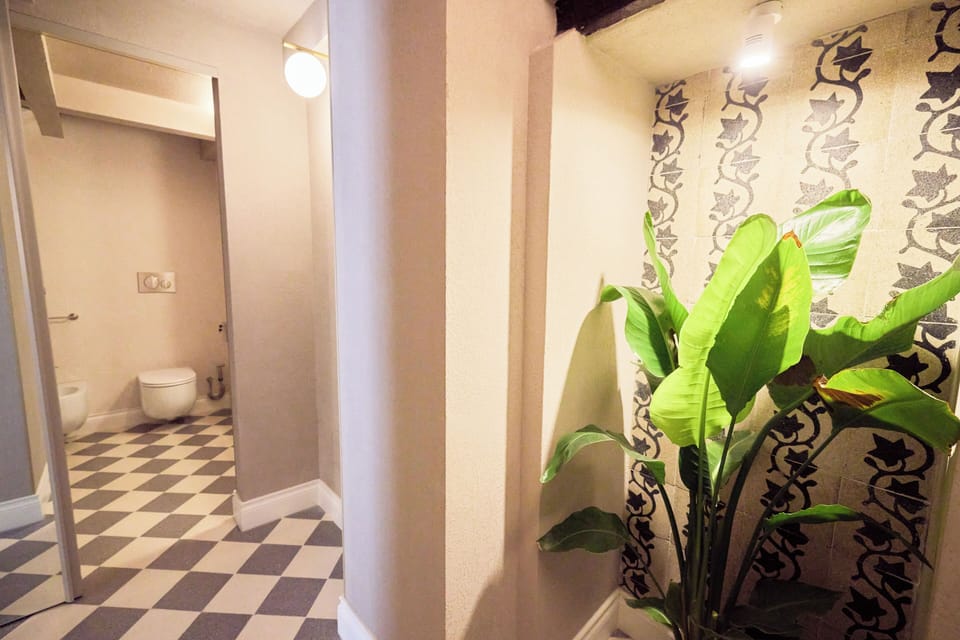 Luxury Quadruple Room - Camera 1 Ginepro | Bathroom | Shower, hair dryer, towels, soap