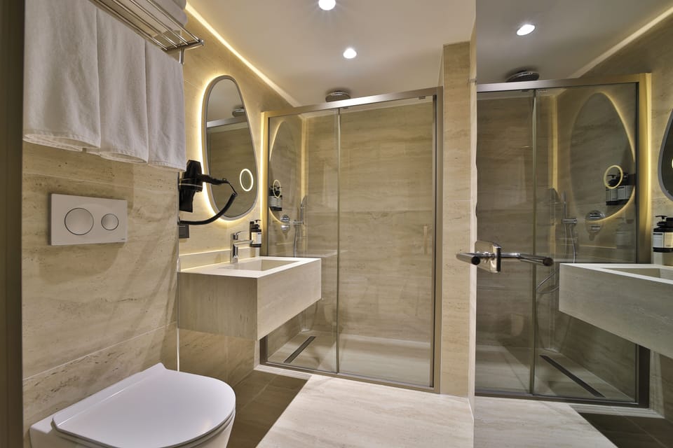 Standard Double or Twin Room | Bathroom | Shower, free toiletries, hair dryer, slippers