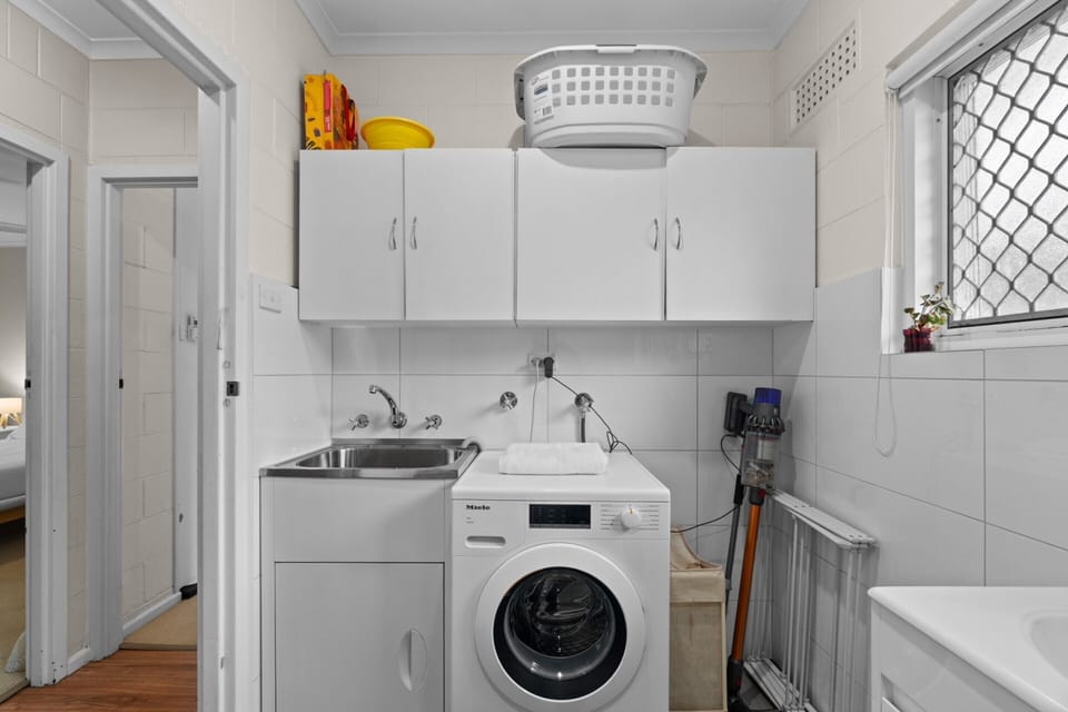 Courtyard 2 Bed Apartment Mile End Apartment in Adelaide