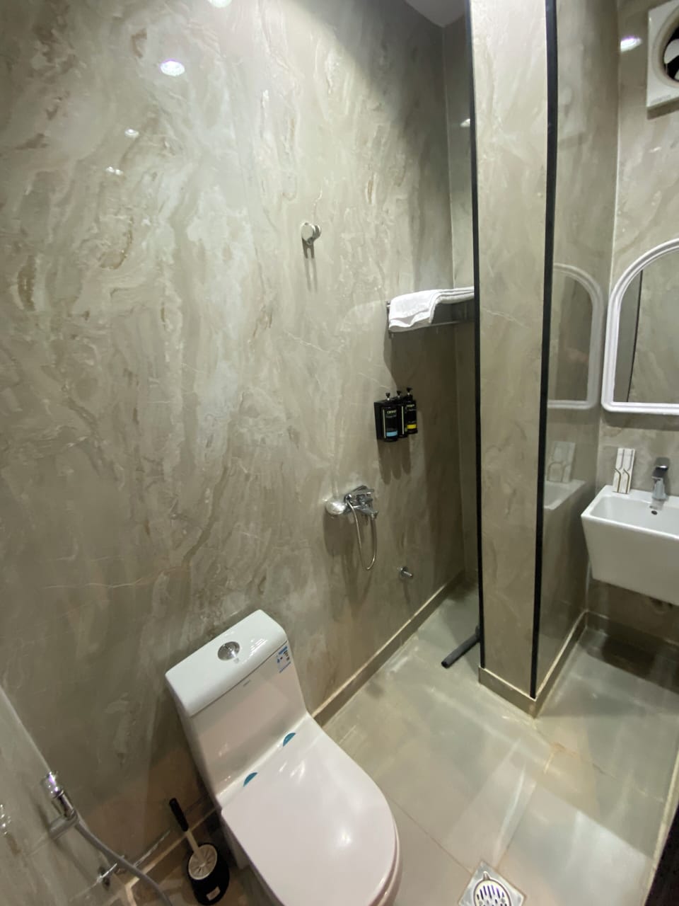 Deluxe Apartment | Bathroom