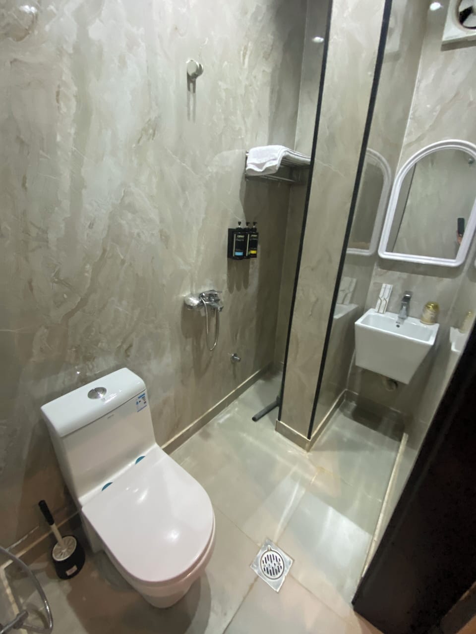 Deluxe Apartment | Bathroom