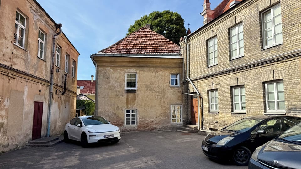 Apartment, Patio | Parking | Free self parking