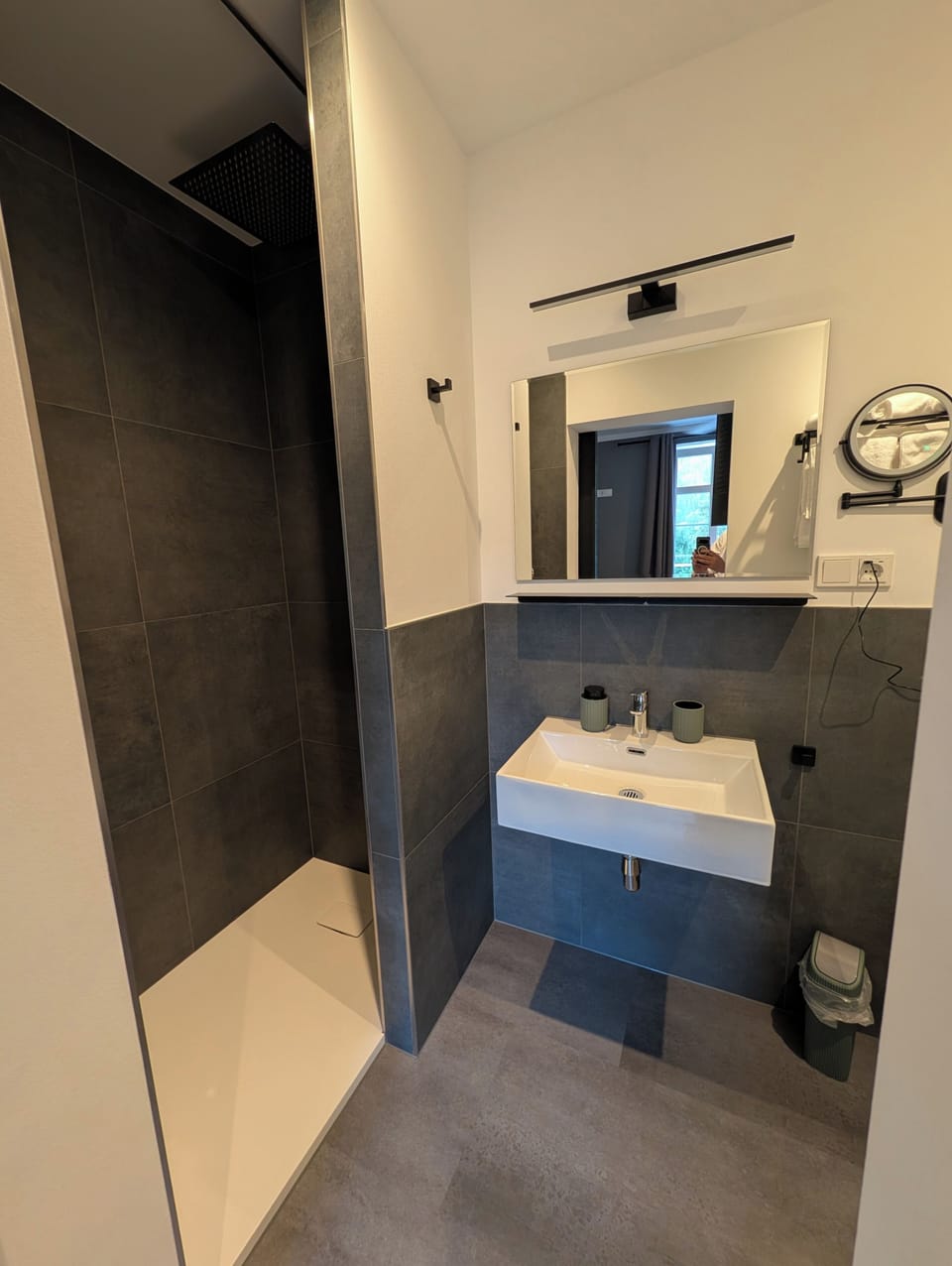 Comfort Double Room | Bathroom | Shower, bidet, towels, soap