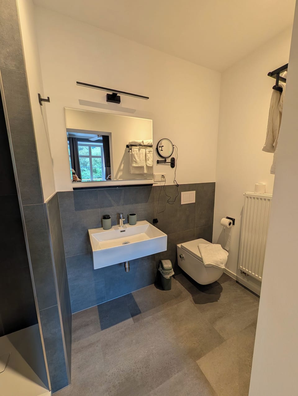 Comfort Double Room | Bathroom | Shower, bidet, towels, soap
