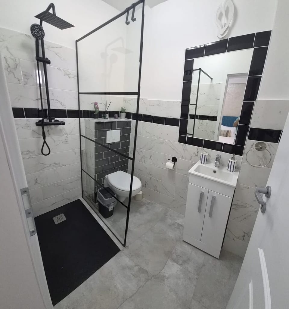 Good Mood Pool & Smart Rooms Bed and Breakfast in Romania