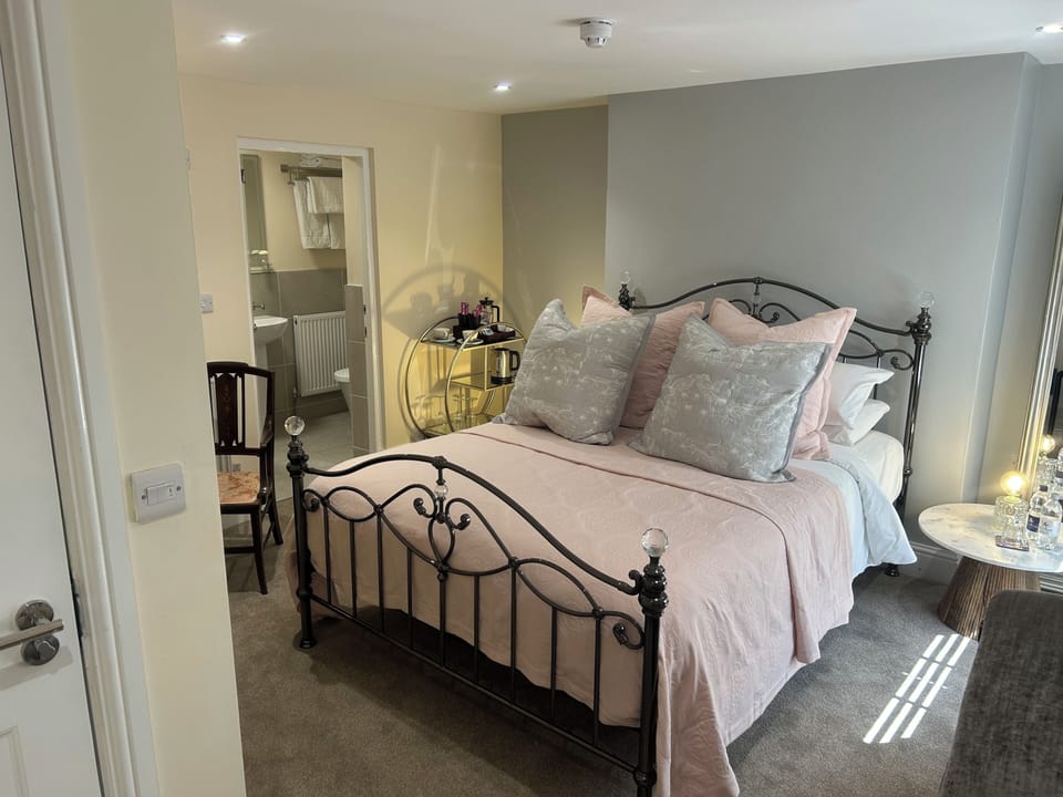 Deluxe Double Room | Desk, laptop workspace, blackout drapes, iron/ironing board