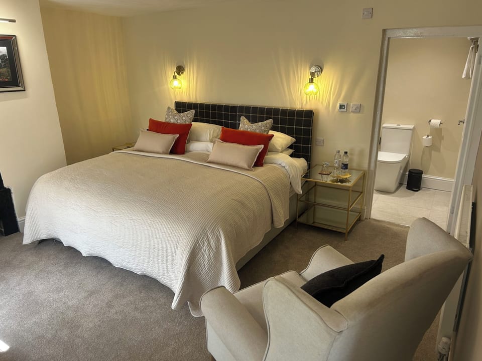 Deluxe Triple Room | Desk, laptop workspace, blackout drapes, iron/ironing board