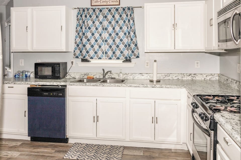 House, 5 Bedrooms | Private kitchen