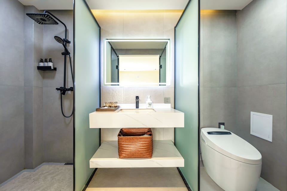 Rainfall showerhead, free toiletries, hair dryer, bathrobes