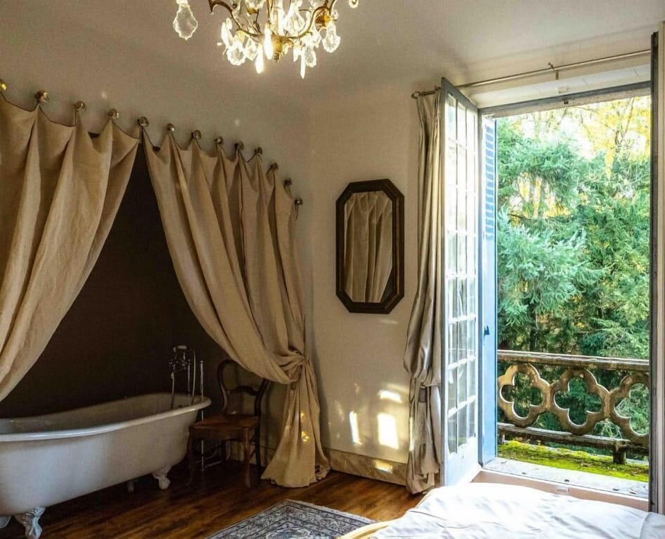 Double Room, Balcony, Garden View | Iron/ironing board, WiFi (free)