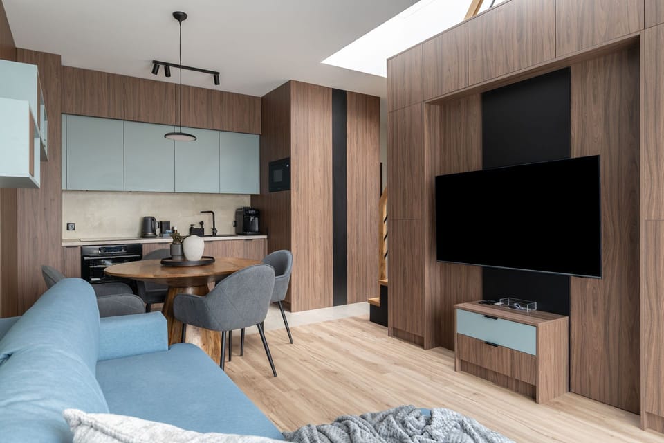Deluxe Apartment, Beachside | Living area | 40-inch flat-screen TV with cable channels, Netflix, Hulu