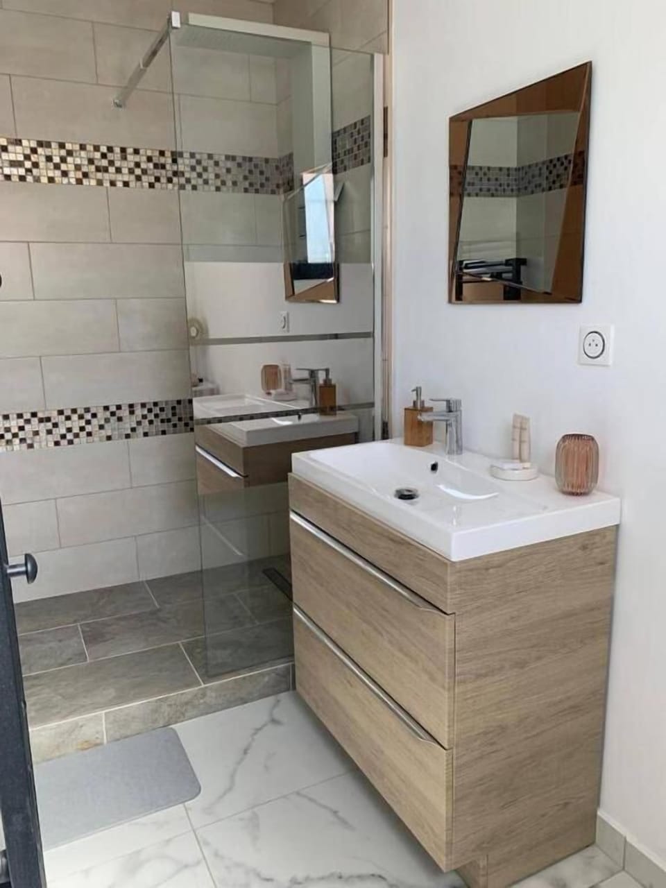 Bathtub, hair dryer, towels, soap