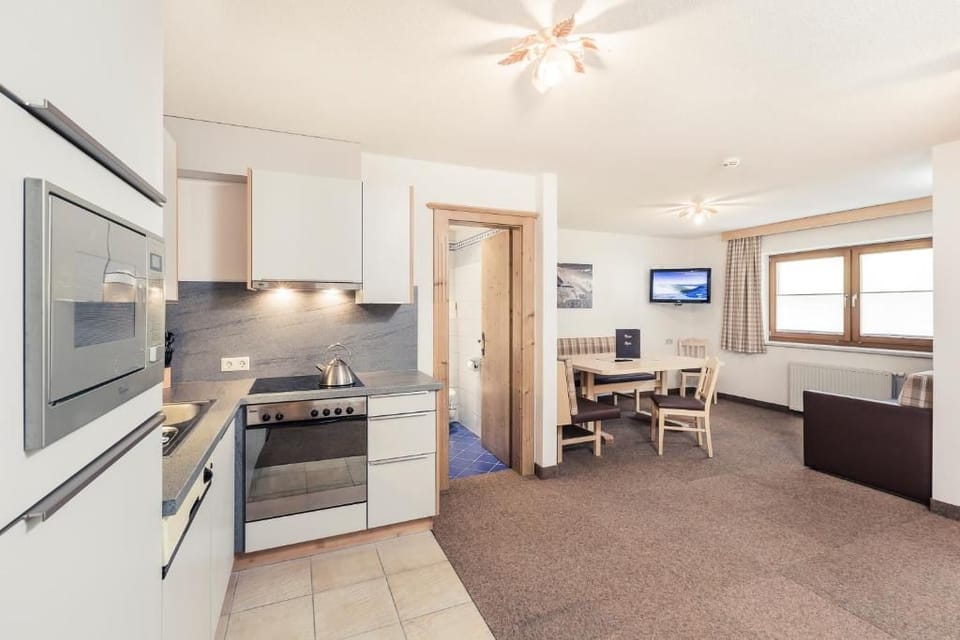 Economy Apartment, Balcony, Mountain View | Private kitchen | Espresso maker, coffee/tea maker, oven, stovetop