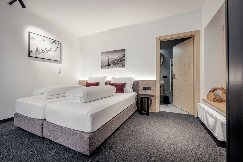 Classic Apartment, Balcony, Mountain View | WiFi (free), bed sheets