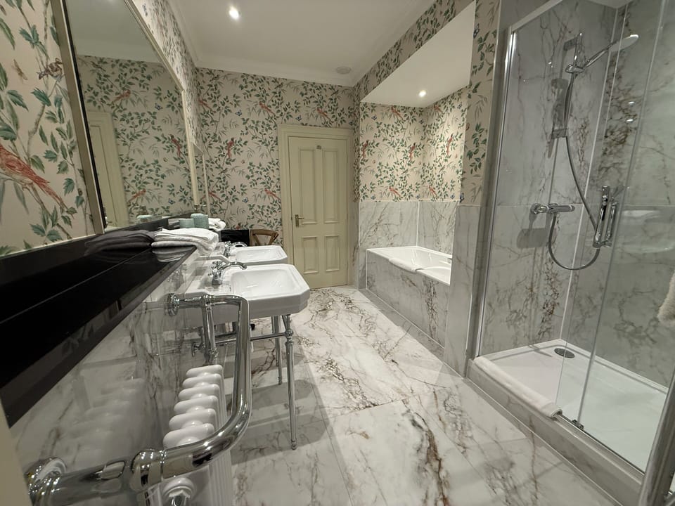 Luxury Double Room, Patio, Garden View | Bathroom | Hair dryer, towels, soap, shampoo
