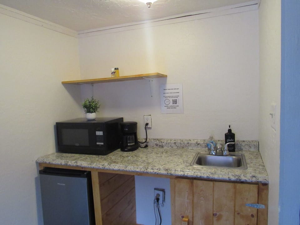 Coffee/tea maker, microwave