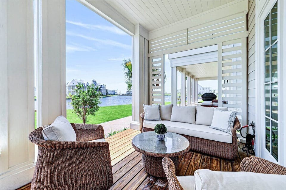 House (4 Bedrooms) | Exterior