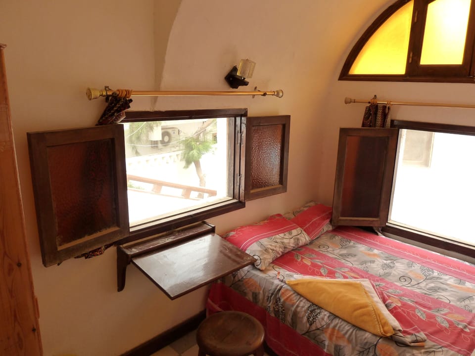 Single Room, Shared Bathroom (Backpacker) | Bed sheets