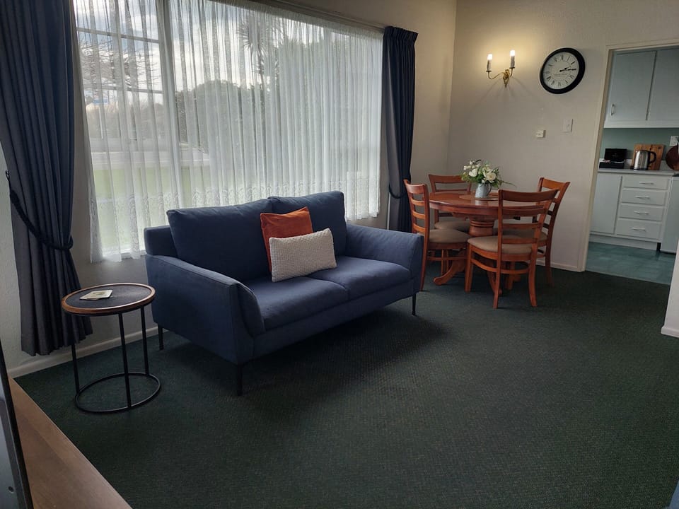 Standard Apartment, 2 Bedrooms, Garden View | Living area