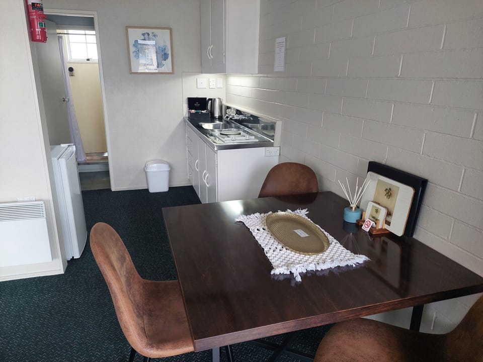 Standard Apartment, 1 Bedroom | Private kitchen | Fridge, microwave, stovetop, cookware/dishes/utensils