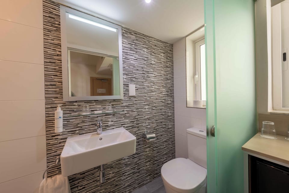 Economy Double Room | Bathroom | Shower, free toiletries, hair dryer, towels