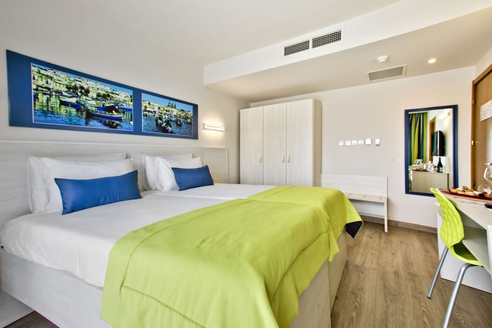 In-room safe, desk, WiFi (free), bed sheets
