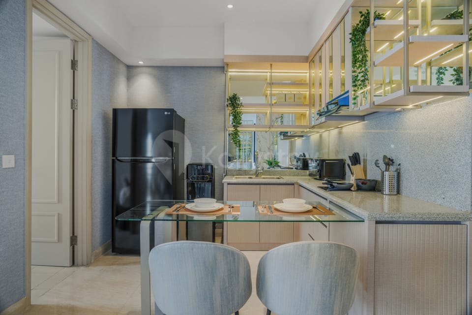 Apartment, 3 Bedrooms, City View | Private kitchen | Full-size fridge, microwave, stovetop, cookware/dishes/utensils