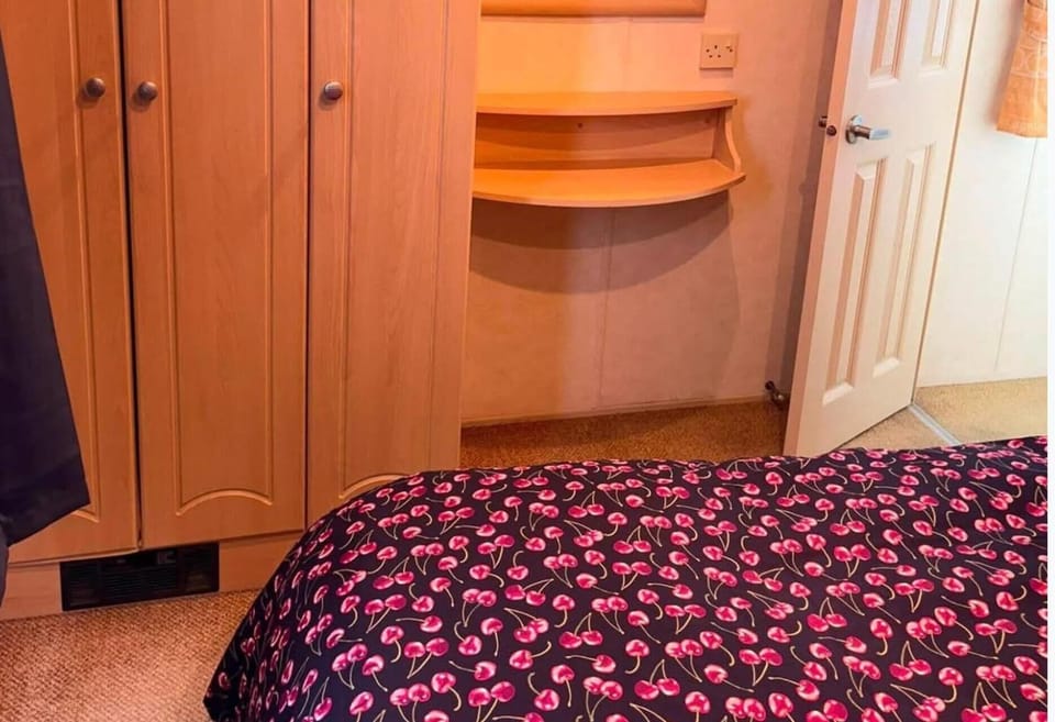 2 bedrooms, WiFi (free), bed sheets