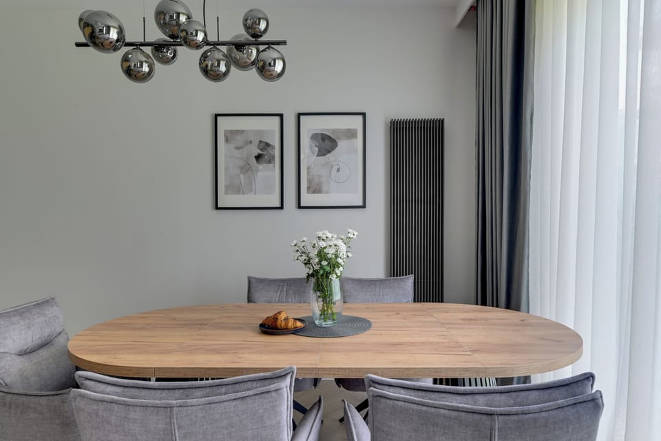 Deluxe Apartment, Patio, Garden View | In-room dining