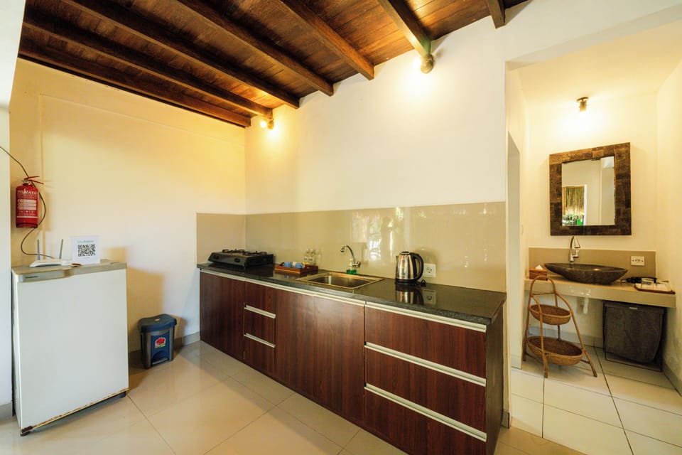 Standard Villa | Private kitchen | Fridge, stovetop, cookware/dishes/utensils