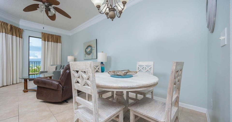 Condo, 2 Bedrooms | Dining