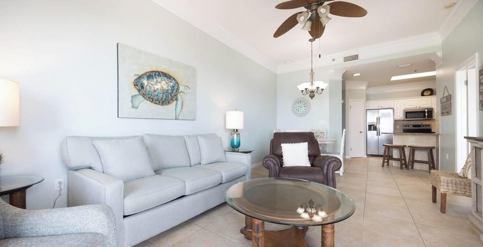 Condo, 2 Bedrooms | Living area