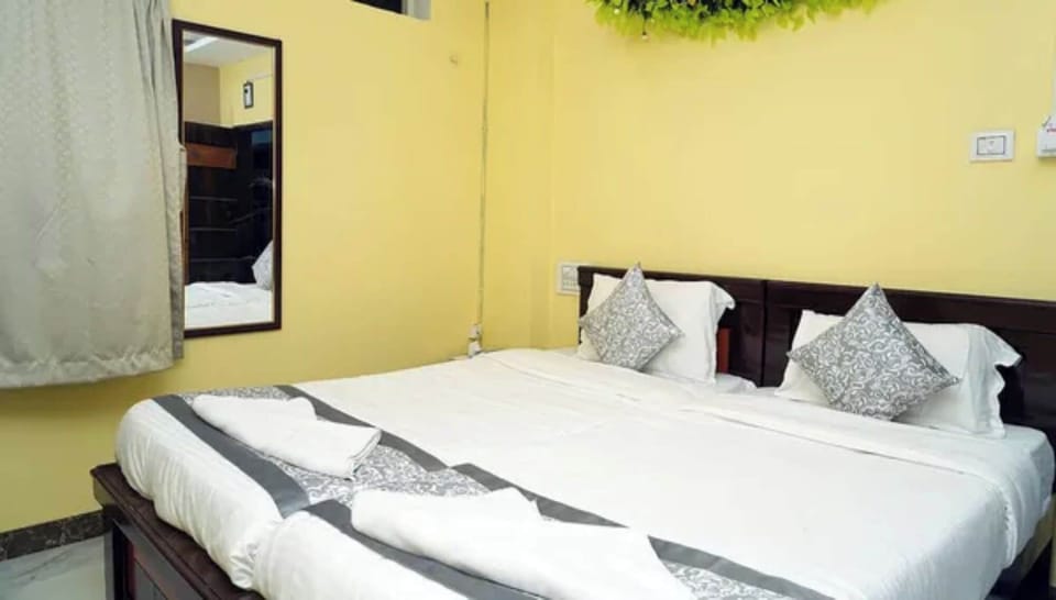 Egyptian cotton sheets, premium bedding, in-room safe, desk