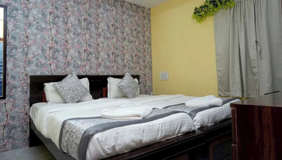 Deluxe Room | Egyptian cotton sheets, premium bedding, in-room safe, desk