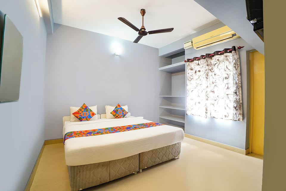 Deluxe Room | Egyptian cotton sheets, premium bedding, in-room safe, desk