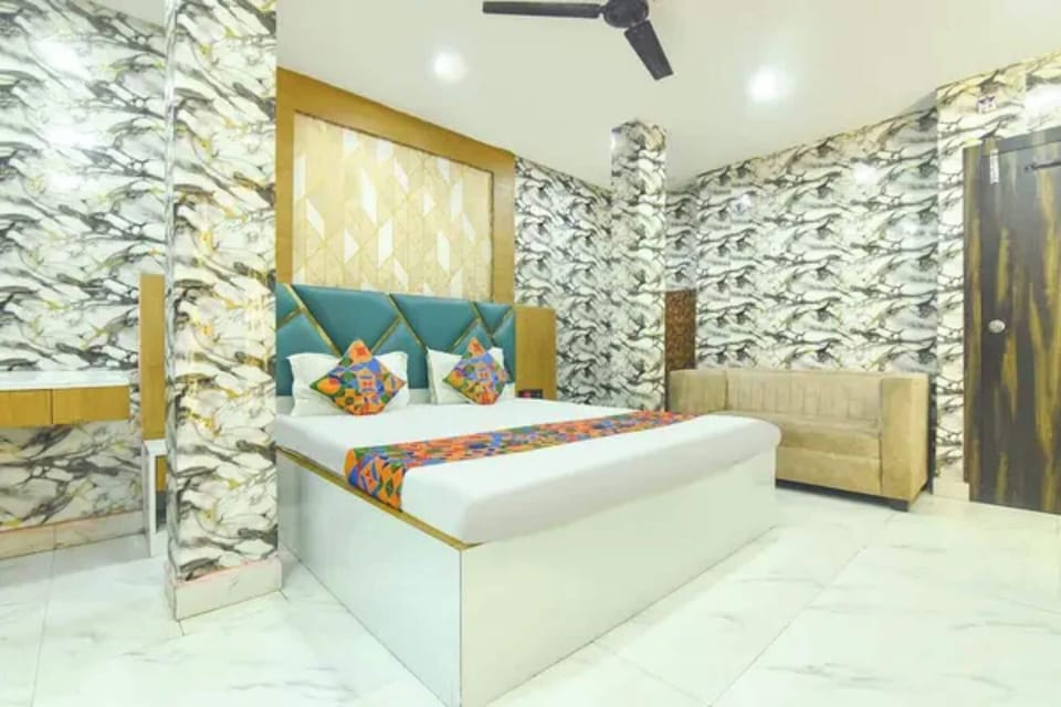Deluxe Room | Egyptian cotton sheets, premium bedding, in-room safe, desk