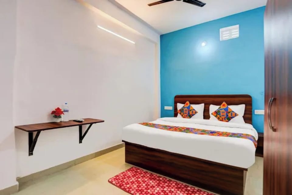 Egyptian cotton sheets, premium bedding, in-room safe, desk