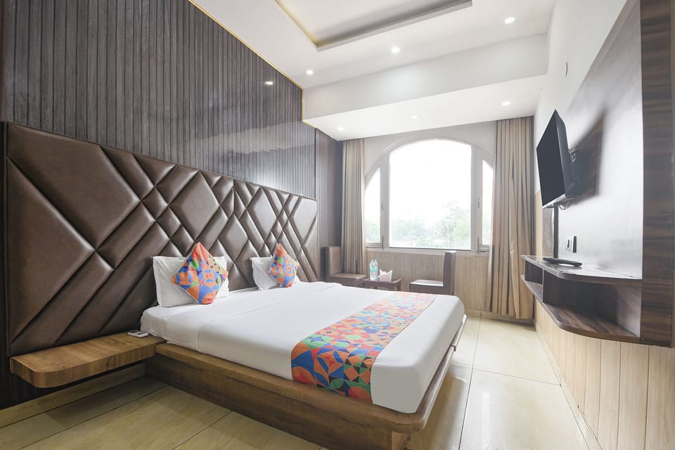 Premium Room | Egyptian cotton sheets, premium bedding, in-room safe, desk