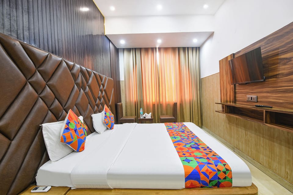 Premium Room | Egyptian cotton sheets, premium bedding, in-room safe, desk