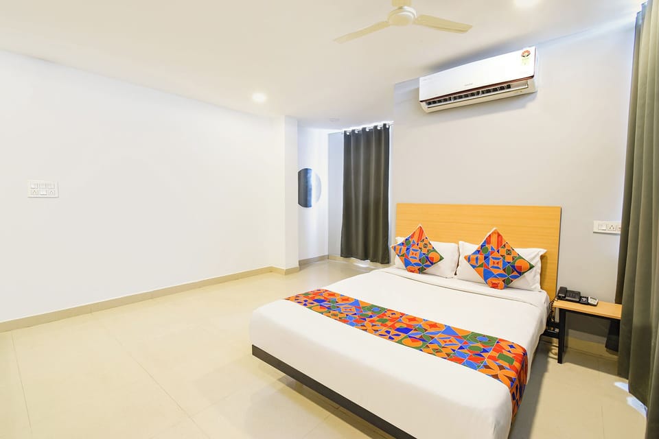 Executive Room | Egyptian cotton sheets, premium bedding, in-room safe, desk