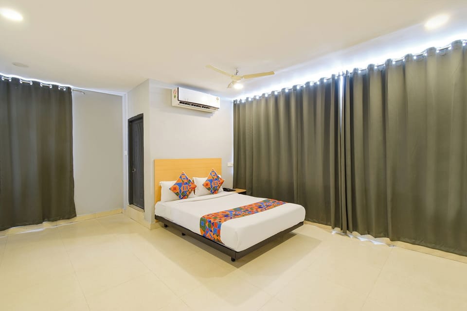 Executive Room | Egyptian cotton sheets, premium bedding, in-room safe, desk