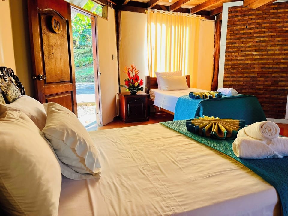 Classic Quadruple Room, River View | WiFi (free)