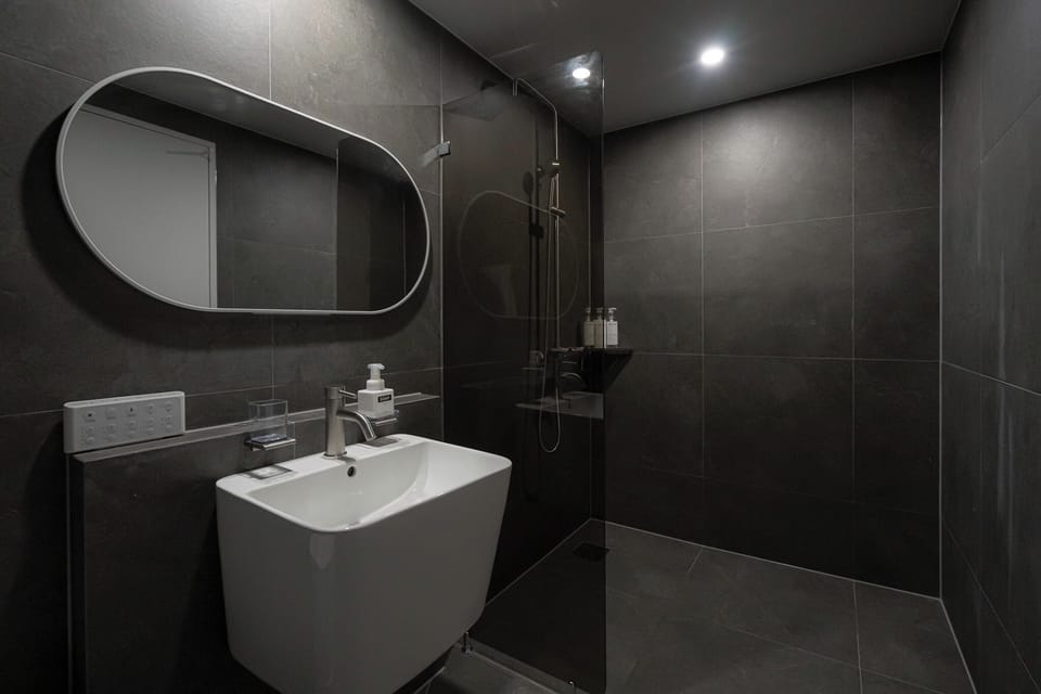 Standard Room | Bathroom | Shower, hair dryer, towels, soap