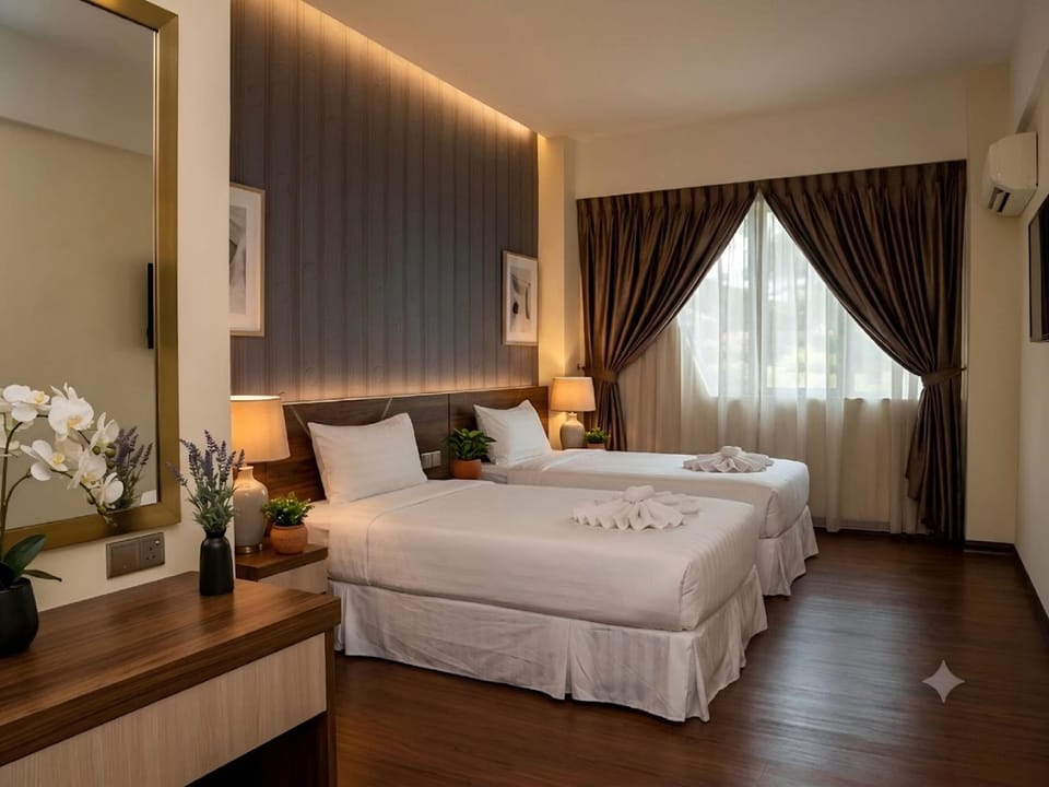 Deluxe Double or Twin Room | Desk, WiFi (free), bed sheets