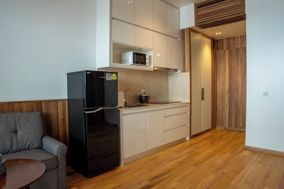 Suite, City View | Private kitchen
