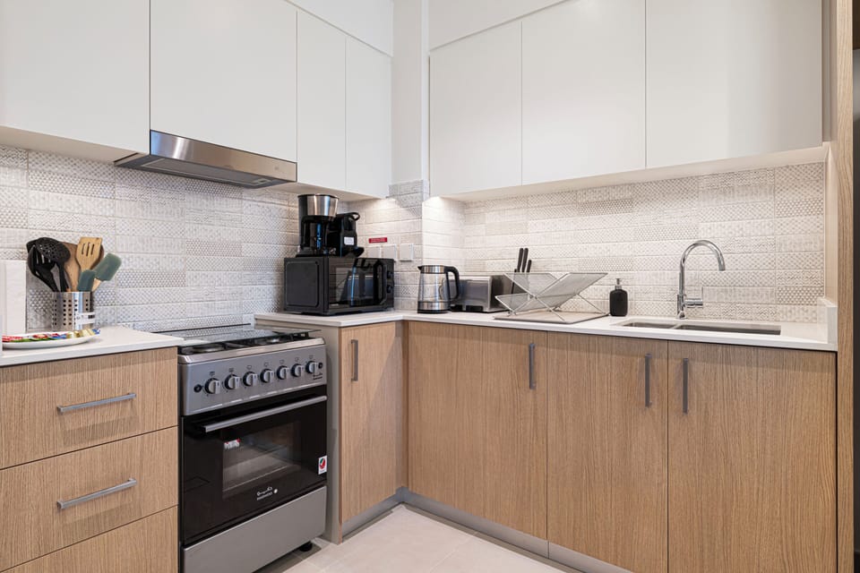 Deluxe Apartment, Balcony, Sea View | Private kitchen | Full-size fridge, microwave, oven, cookware/dishes/utensils