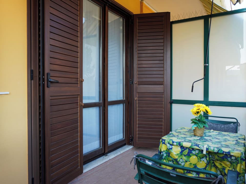 Apartment, Balcony | Outdoor dining