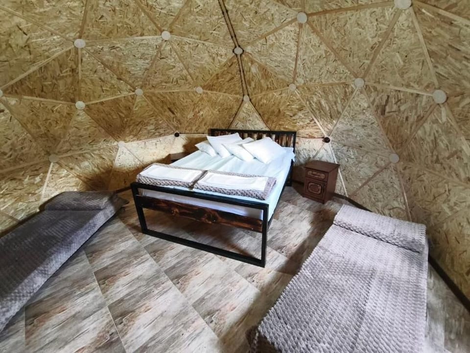 Family Room, Balcony, Mountain View | Soundproofing